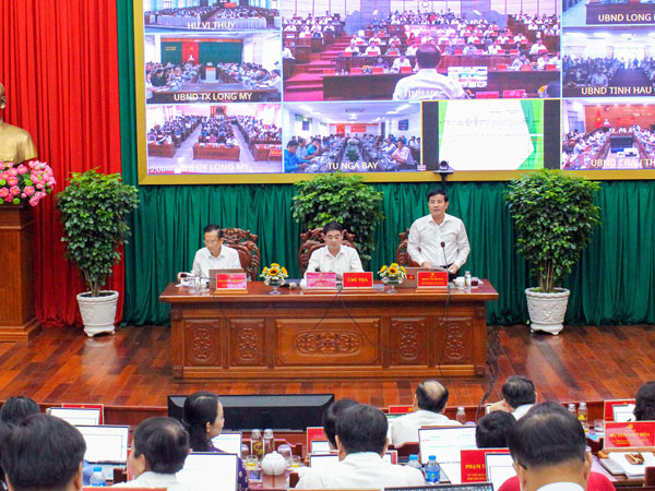 4 công chức ở Hậu Giang định xin thôi việc sau khi viết nhật ký làm việc điện tử