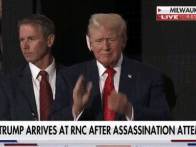 Ông Trump đeo băng tai lộ diện sau vụ ám sát, thành 'người hùng nước Mỹ' giữa tiếng hò reo của 50.000 người