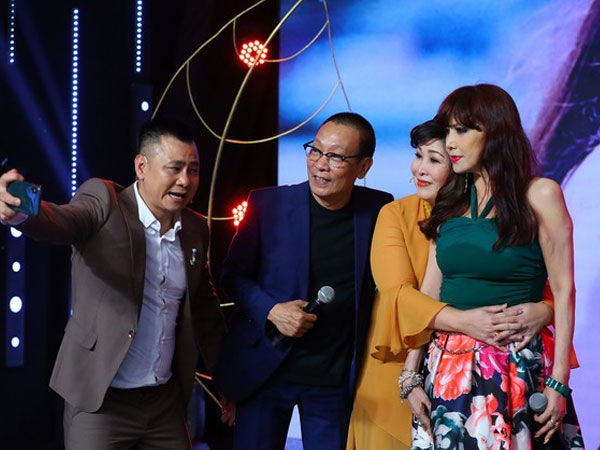 Nữ ca sĩ đầu tiên đạt tới đẳng cấp siêu sao: Một đêm chạy 20 show bằng xích lô, chiều cao áp đảo bạn diễn