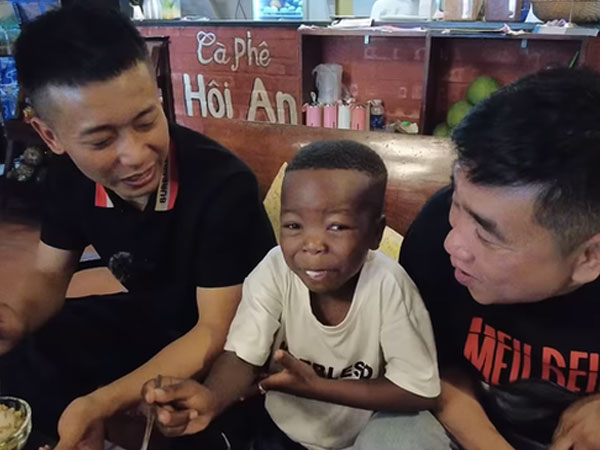 Video chị gái Quang Linh tâm sự việc em trai bị 'nặng lời' chuyện ăn uống bỗng hot lại sau vụ sầu riêng
