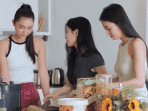 Tranh cãi thái độ lười nhác của hoa hậu, á hậu Vbiz ở Đảo Thiên Đường