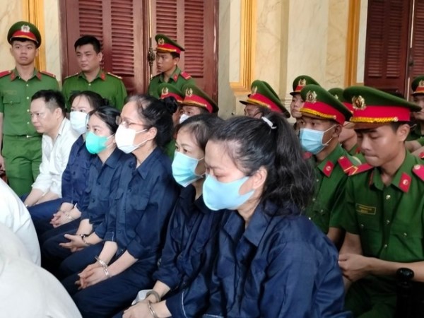 Chở 6 tấn vàng lậu qua biên giới bằng xa ba gác, hai nữ chủ mưu bị đề nghị 15-18 năm tù