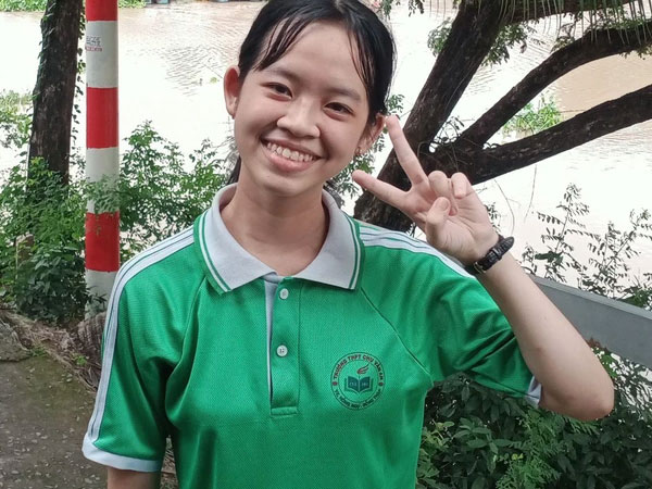 Tiết lộ đặc biệt về nữ sinh đạt điểm 10 Văn tốt nghiệp THPT: Mê Văn nhưng cũng rất giỏi Anh, thi thử chưa bao giờ dưới 9