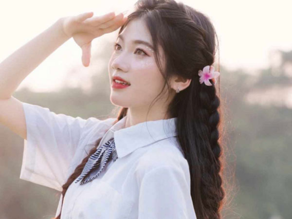 Nữ sinh xinh đẹp ở Nam Định đạt điểm 10 môn Văn: Bài thi dài 12 trang, đỗ ĐH Ngoại thương