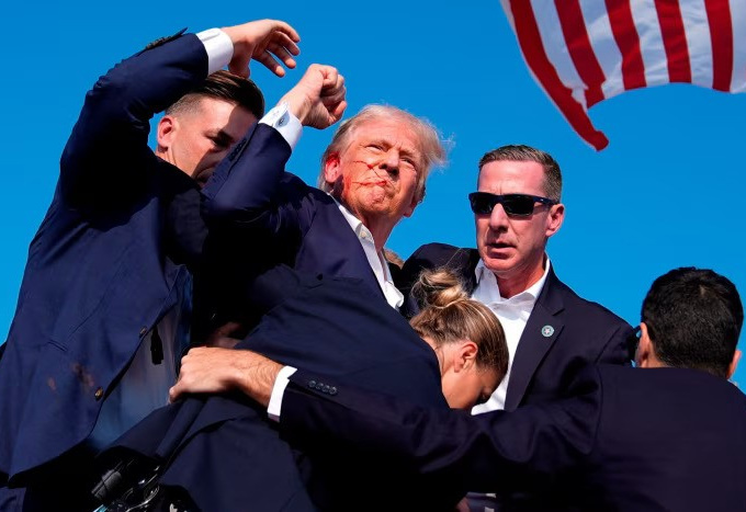 Ông Trump bất ngờ nhận tin không vui sau vụ ám sát hụt