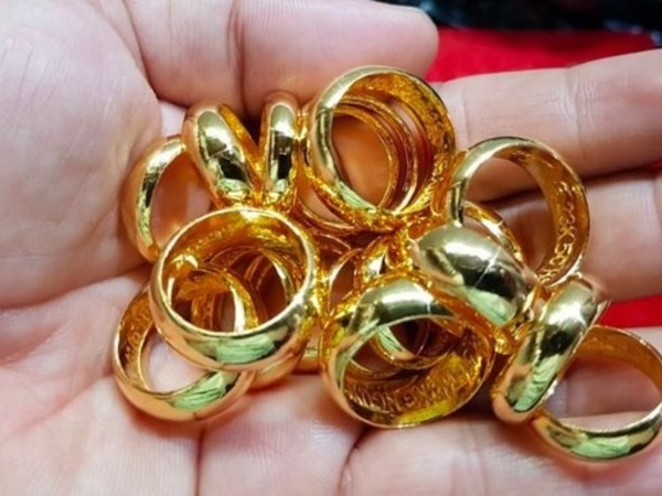 Giá vàng nhẫn tăng vọt, đắt thêm gần 1 triệu đồng/lượng sau 1 đêm