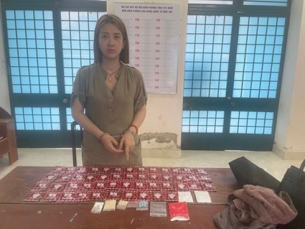 Bắt 'nữ quái' giấu lượng lớn ma túy vận chuyển từ Campuchia về Việt Nam