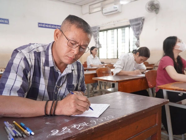 Thí sinh U50 xin phúc khảo bài thi môn lịch sử