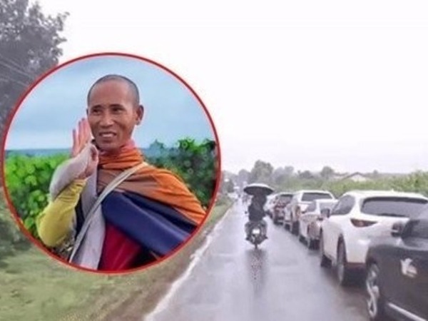 Ô tô nối hàng dài, du khách lại đổ về Gia Lai xem ông Thích Minh Tuệ khất thực: Tiết lộ điều bất ngờ