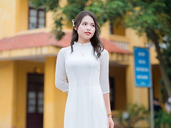 Nữ sinh đang làm công nhân thì nhận tin mình là Thủ khoa: 'Đi lao động, em thấy mình trưởng thành hơn'