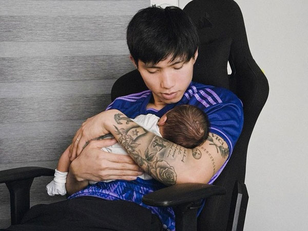 Vừa gia nhập MXH, con trai Đoàn Văn Hậu đã có lượng fan khủng