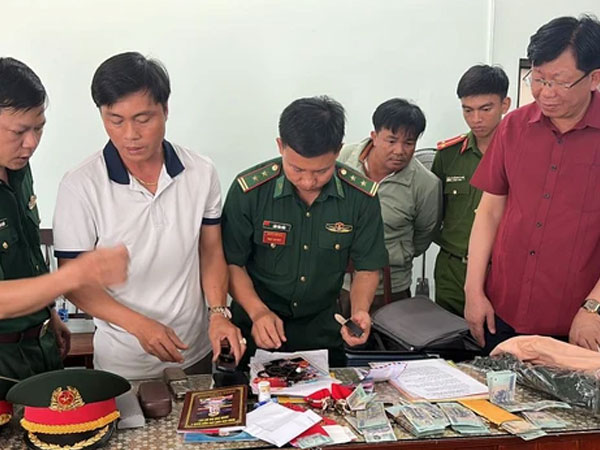 Giả danh thượng tướng, đại tá quân đội vì 'thích bộ đội'!?