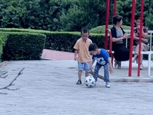 Một kiểu bắt cóc mới cực tinh vi đang âm thầm phổ biến: Hai đứa trẻ 6 tuổi biến mất, phụ huynh ngơ ngác không hiểu tại sao
