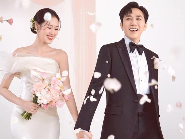 Diễn viên Anh Đức hoãn tiệc cưới với vợ kém 12 tuổi