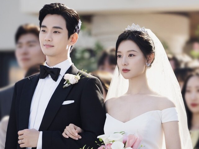 Kim Soo Hyun đã cầu hôn Kim Ji Won tại Thụy Sĩ?