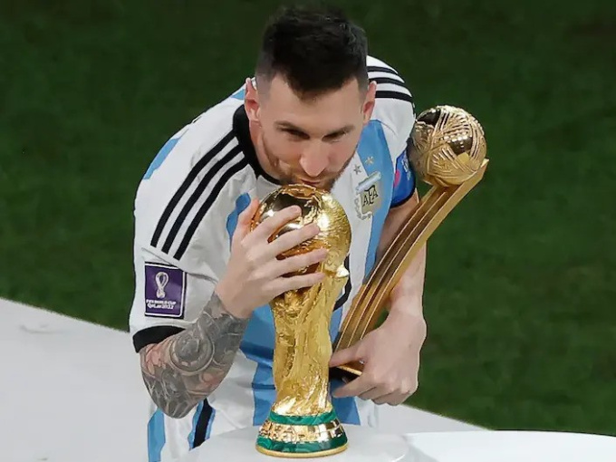 Messi xếp trên Cristiano Ronaldo 10 bậc trong top 100 VĐV xuất sắc nhất thế kỷ 21