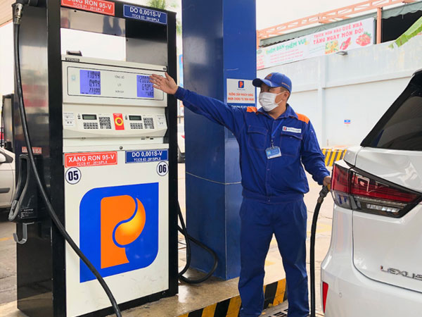 Petrolimex nói gì khi chưa 'phổ cập' bán nhiên liệu Euro 5?