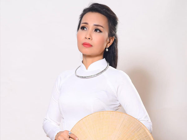 Ca sĩ Cẩm Ly trở lại sân khấu sau biến cố bệnh tật ở tuổi 54