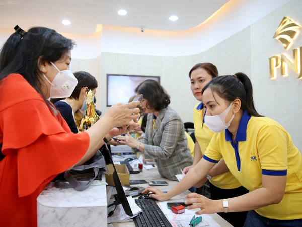 'Đại gia' vàng PNJ bỏ túi 200 tỷ đồng mỗi tháng