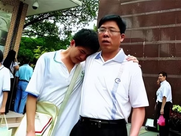 Nam sinh học hết 4 năm đại học, sắp tốt nghiệp lại nhận thông báo của trường: 'Chúng tôi chưa từng nhận em vào học'