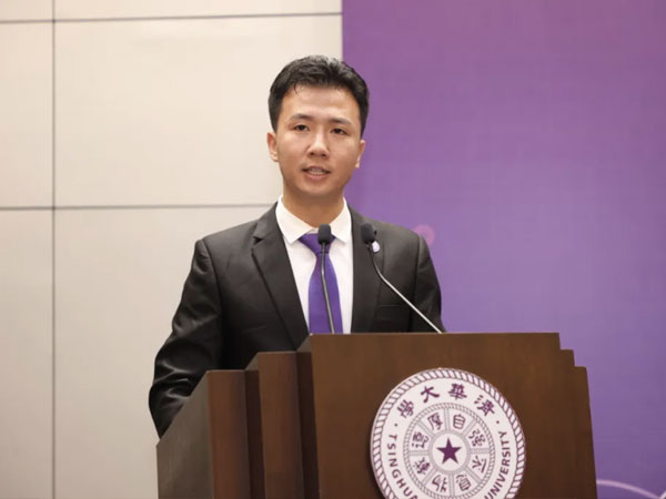 Nam sinh oằn lưng bê gạch bỗng nhận giấy trúng tuyển Đại học top đầu châu Á - 8 năm sau làm nên chuyện lớn, ai cũng phải khâm phục!