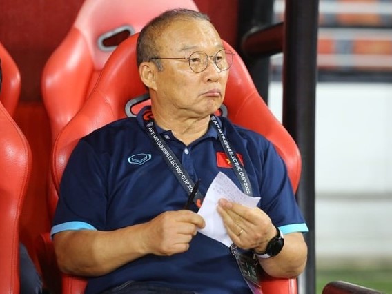 Malaysia bóng gió mời chào, HLV Park Hang-seo vẫn chưa chốt tương lai