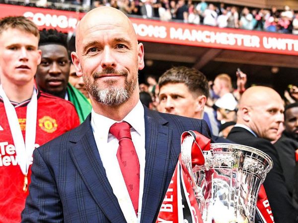 Ten Hag bị nhạo là ‘gã hề’ sau tuyên bố về MU và Pep Guardiola
