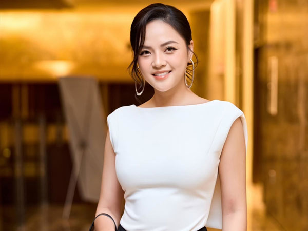 Thu Quỳnh chính thức tái xuất sau hơn 2 tháng sinh con