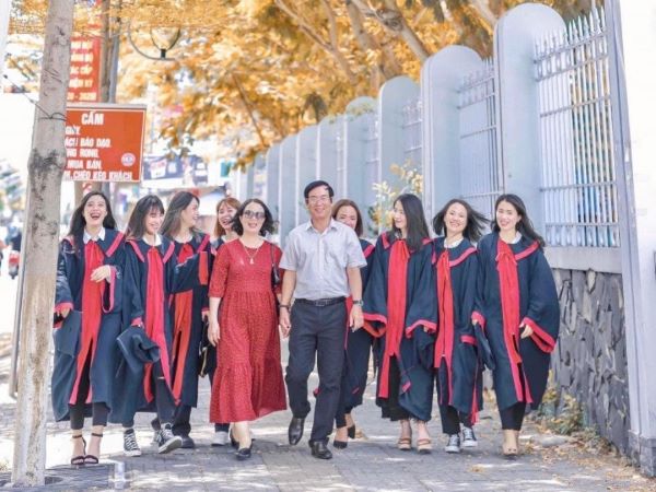 Sinh 8 con gái bị gièm pha, vợ chồng nhận 'lộc trời thương' tuổi xế chiều