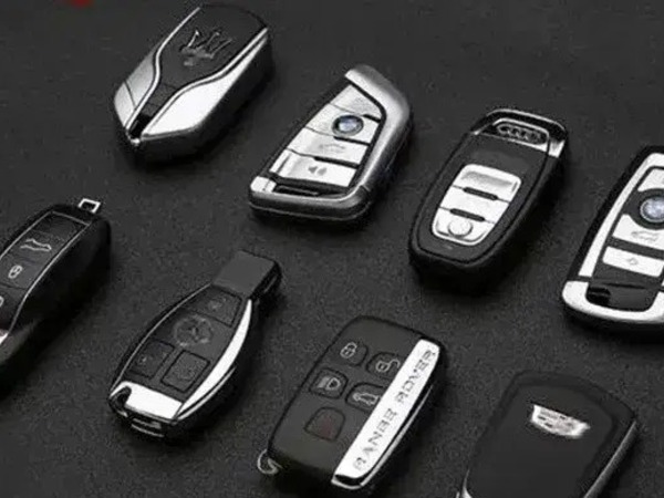 Giám đốc U40 đi họp lớp: Ai cũng đua nhau khoe xe Mercedes-Benz, BMW, Land Rover..., bạn học cũ đi xe đạp khiến ai nấy 'cứng họng' vì hành động bất ngờ