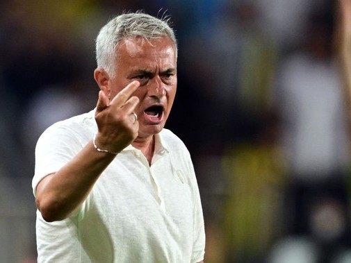 Mourinho phát ngôn gây tranh cãi ngay trận đầu tiên trở lại với Cúp C1 châu Âu
