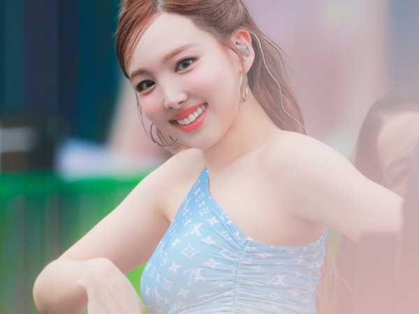 Nữ idol đình đám vướng tranh cãi vì ngoại hình khác lạ