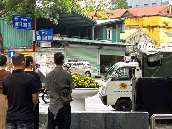 Người dân đến Nhà tang lễ Quốc gia trước ngày Quốc tang để tiễn biệt Tổng Bí thư Nguyễn Phú Trọng