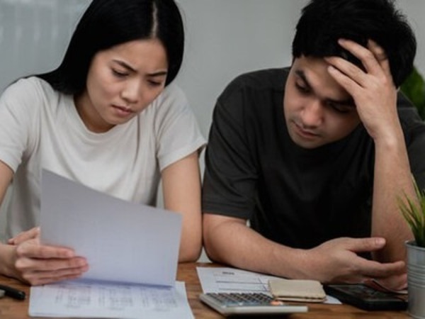 Thu nhập 30 triệu nhưng nợ 200 triệu, người chồng "cầu cứu" dân tình vì vợ cứ đưa bao nhiêu là tiêu sạch bấy nhiêu