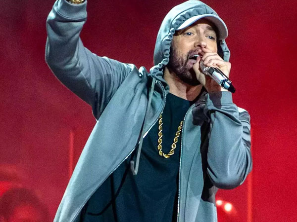 Hào quang dần tàn của rapper huyền thoại: Bị chê 'trẻ trâu', truyền thông đồng loạt mỉa mai