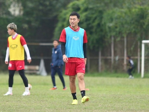 Gật đầu ở lại CLB vừa vất vả trụ hạng V.League, Xuân Trường bỏ túi bao nhiêu tỷ tiền lót tay?