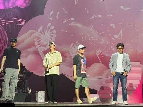 Một show diễn lên tiếng 'cầu cứu' nhưng nhận phản ứng dữ dội từ khán giả