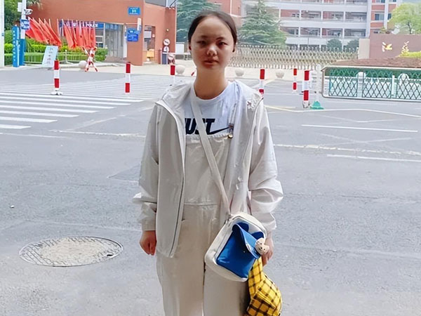 Thủ khoa 'đen đủi' nhất: Đạt điểm cao nhất tỉnh nhưng bị hàng loạt trường đại học danh tiếng từ chối, cuối cùng đưa ra lựa chọn khiến ai cũng bất ngờ