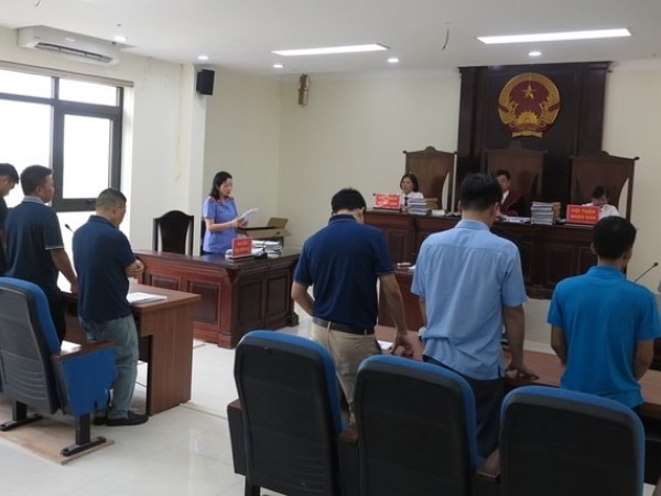Nhóm cán bộ, nhân viên Trung tâm Đăng kiểm 29-07D nhận tiền để bỏ qua lỗi phương tiện