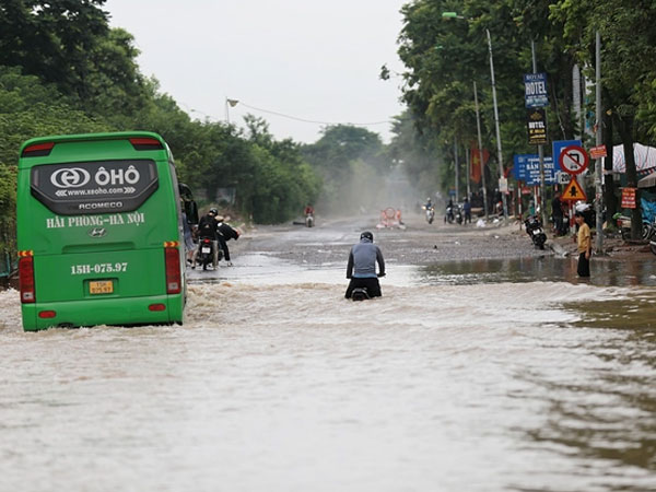 Hà Nội: Đường gom Đại lộ Thăng Long hết ngập lụt, nhiều 'bẫy ngập' lộ ra sau khi nước rút