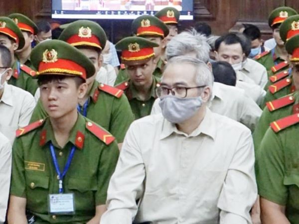 Dòng chữ đặc biệt trên phong bì đựng tiền chung chi cho cựu Cục trưởng Đăng kiểm