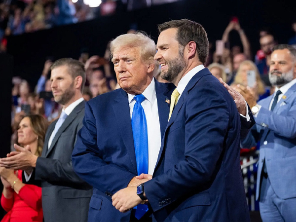 Rộ tin ông Trump sắp thay 'phó tướng' trong 10 ngày tới