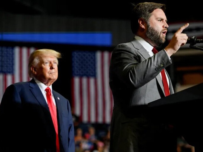 Lãnh đạo đảng Dân Chủ: Ông Trump có thể sẽ thay phó tướng trong 10 ngày tới