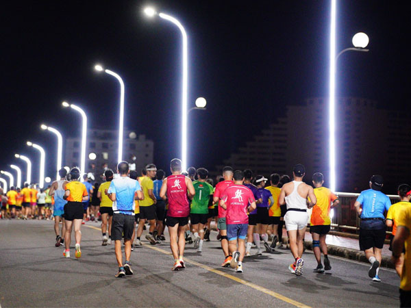 Hai người nhập viện cấp cứu sau khi chạy marathon ở Quảng Bình