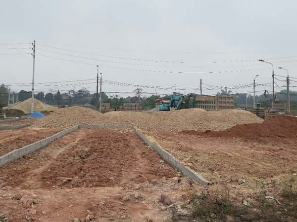 Thị trường đất nền vùng ven Hà Nội ‘nhảy múa’, người dân đổ xô đi ‘săn’ đất