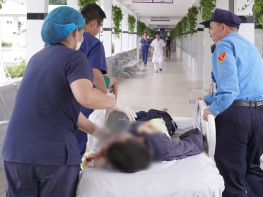 Đi cấp cứu sau khi thường xuyên uống hoa đu đủ ngâm mật ong