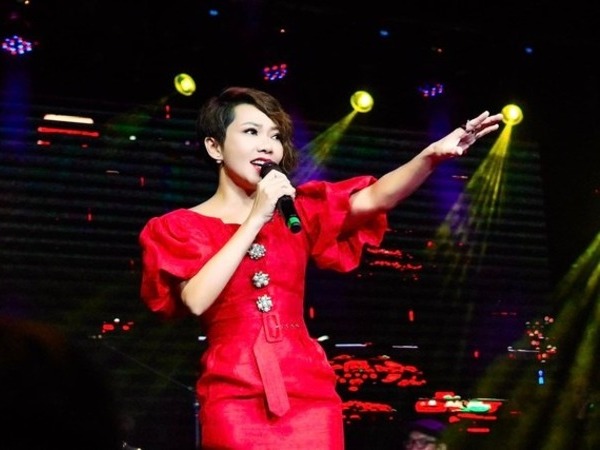 Vì sao Diva Hà Trần buộc phải hoãn show vô thời hạn, trả hết tiền vé cho khán giả?