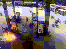 Gã đàn ông châm lửa đốt cây xăng ở Nha Trang, camera hé lộ cảnh tượng kinh hoàng trong vài giây