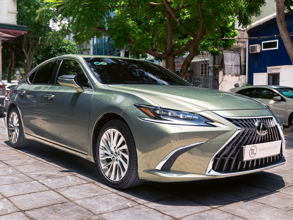 Bất ngờ giá xe sang Lexus ES 250 cũ, chủ lỗ 300 triệu dù mới đi 1.800km