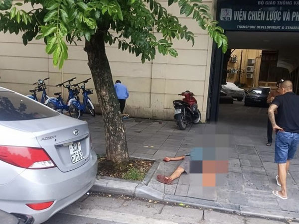 Điều tra vụ người đàn ông bị chém gục trên phố Trần Quang Khải